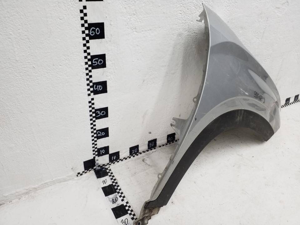 Крыло переднее правое