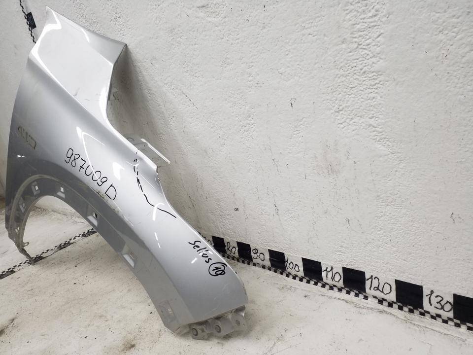 Крыло переднее правое