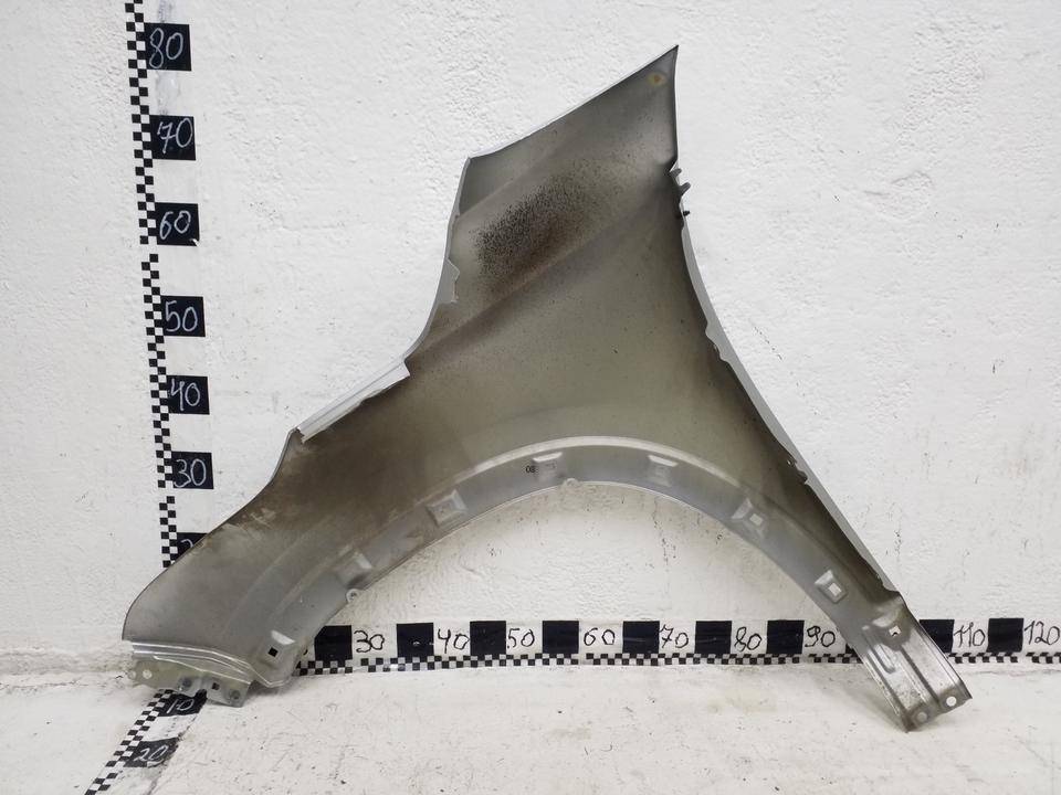 Крыло переднее правое