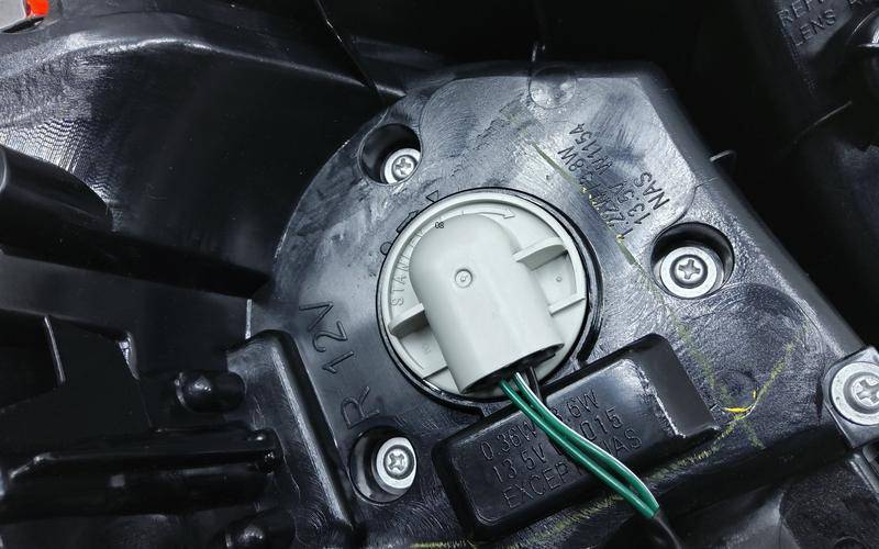 Фонарь задний наружный правый