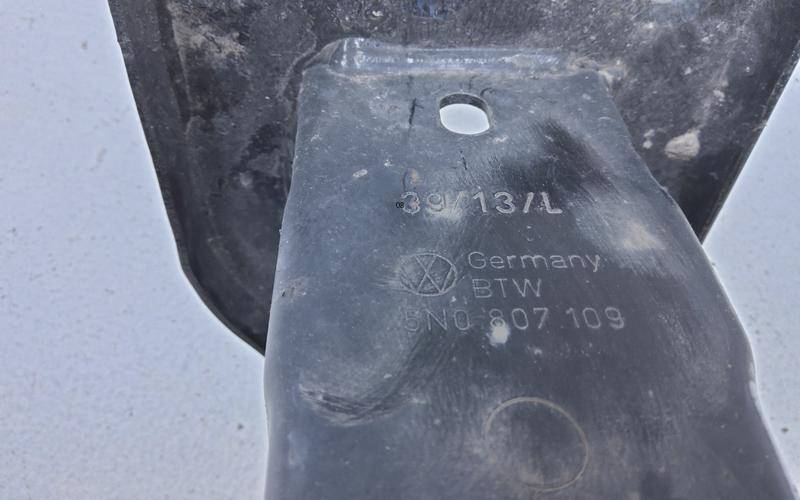 Усилитель переднего бампера