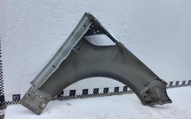 Крыло переднее левое