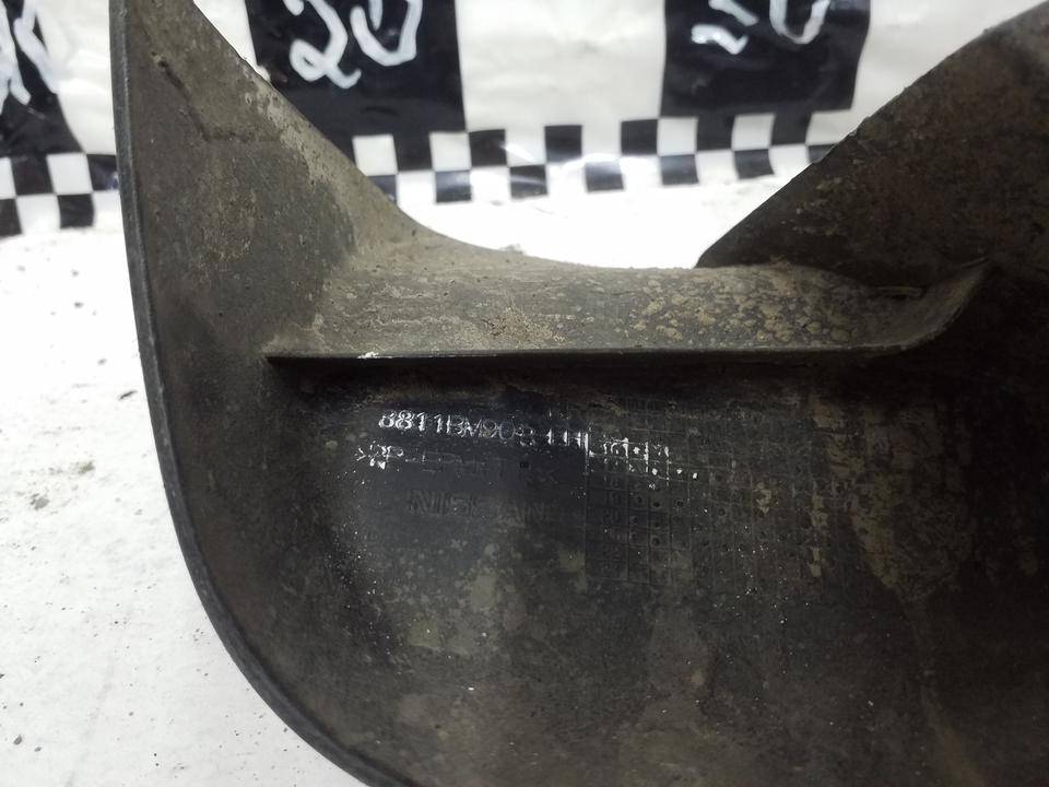 Брызговик задний левый