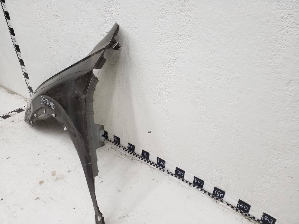 Крыло переднее левое