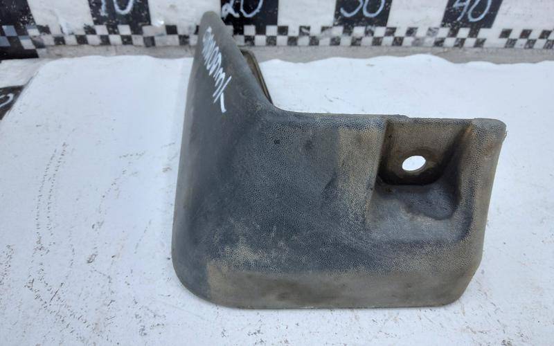 Брызговик задний левый