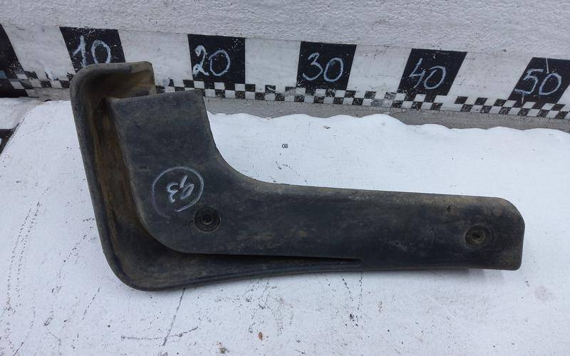 Брызговик задний левый