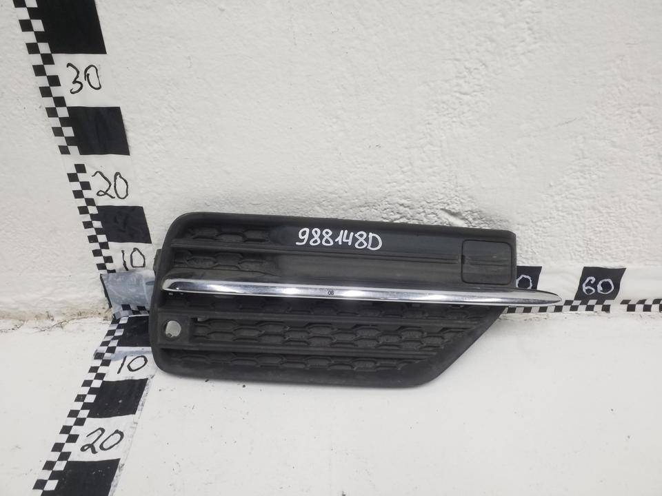 Заглушка бампера правая