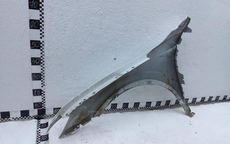 Крыло переднее правое