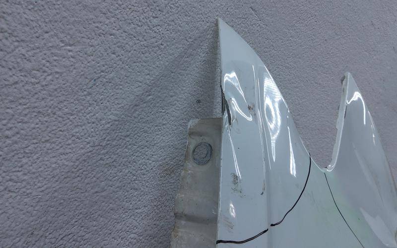 Крыло переднее правое