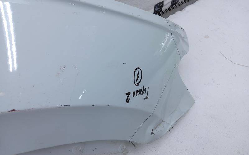 Крыло переднее правое