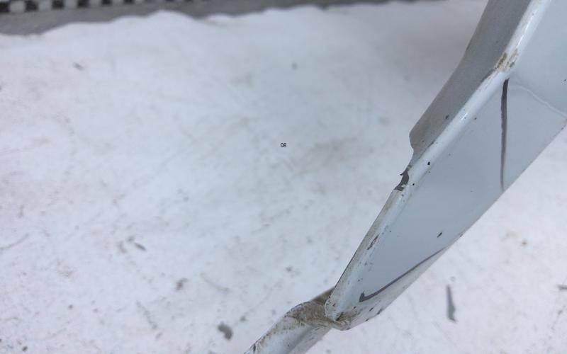 Крыло переднее правое