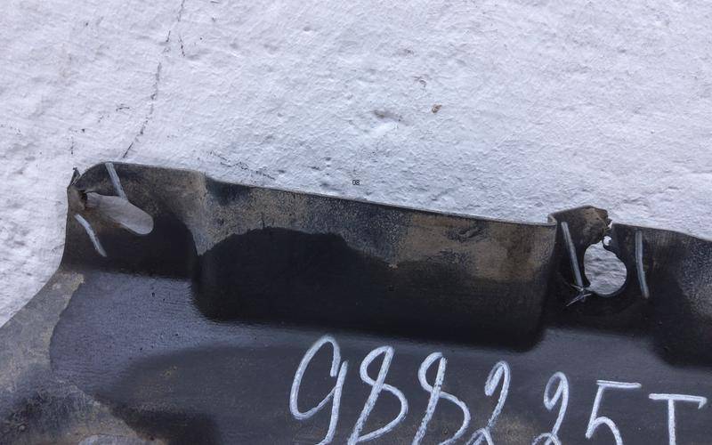 Пыльник двигателя нижний левый