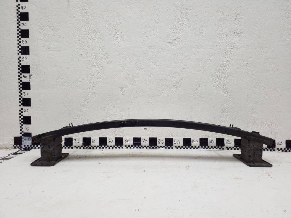 Усилитель переднего бампера