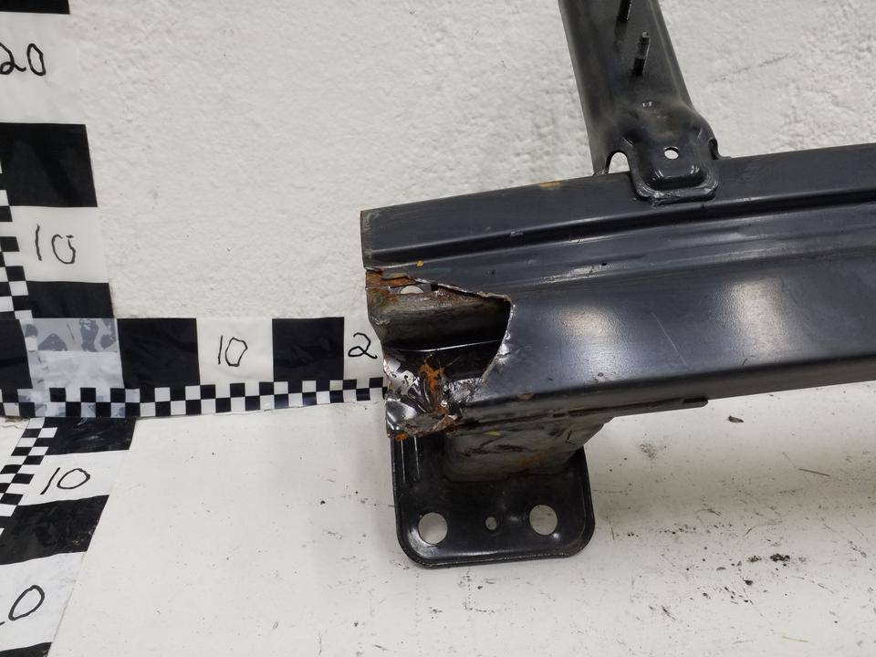 Усилитель переднего бампера