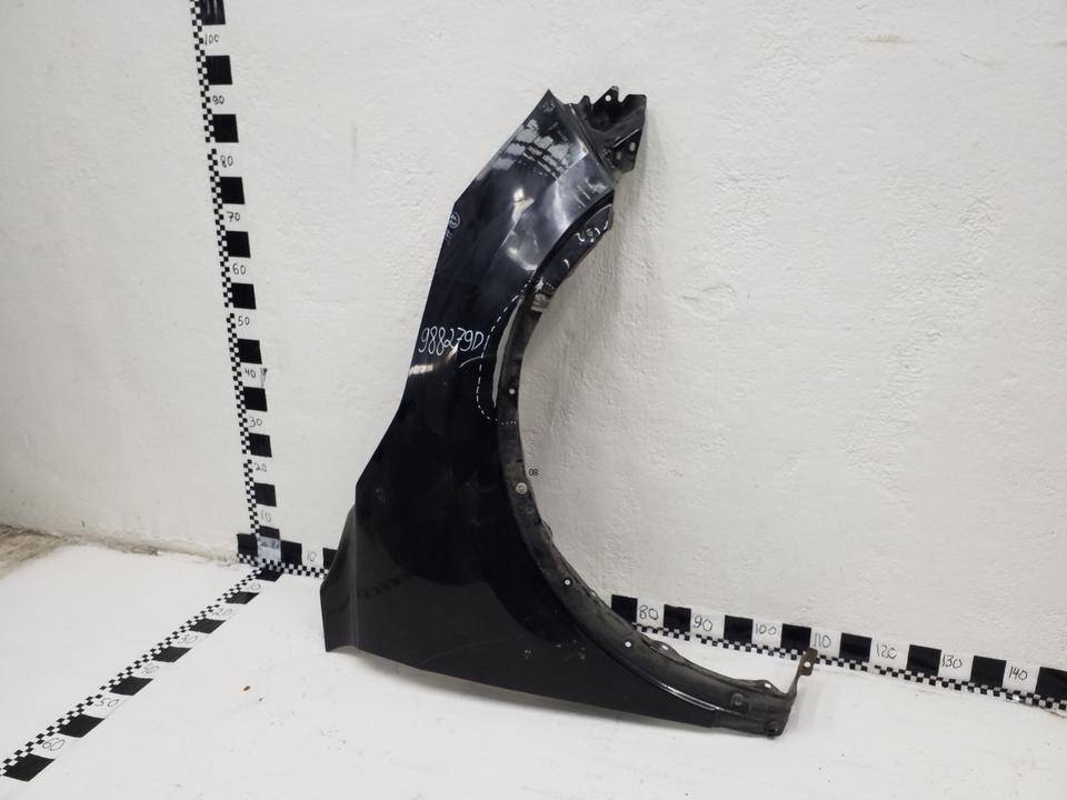 Крыло переднее правое