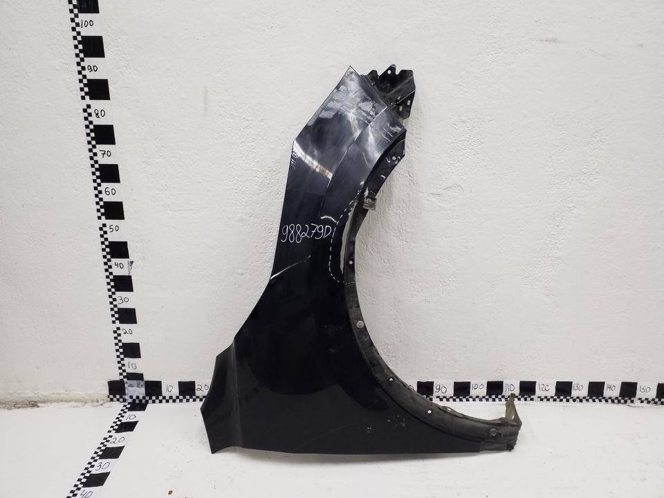 Крыло переднее правое