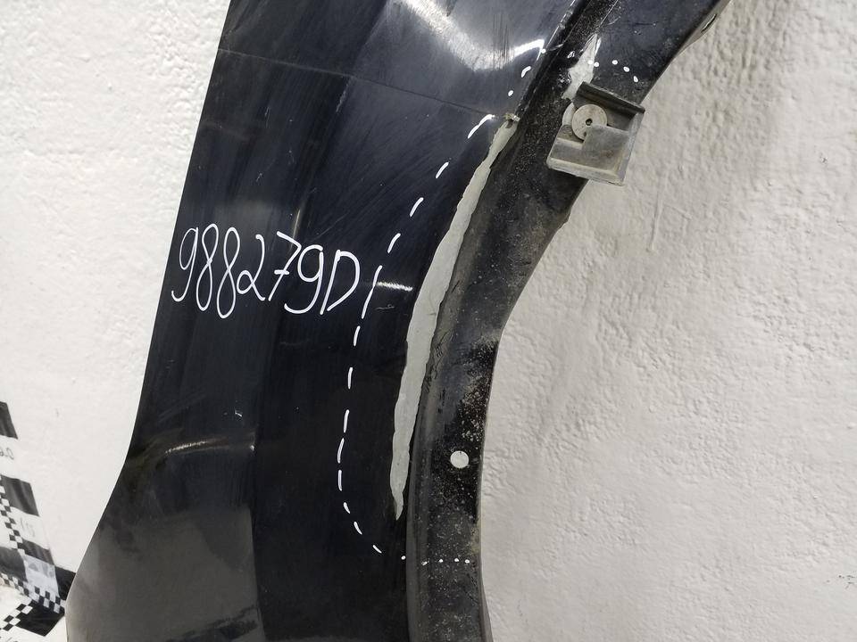 Крыло переднее правое