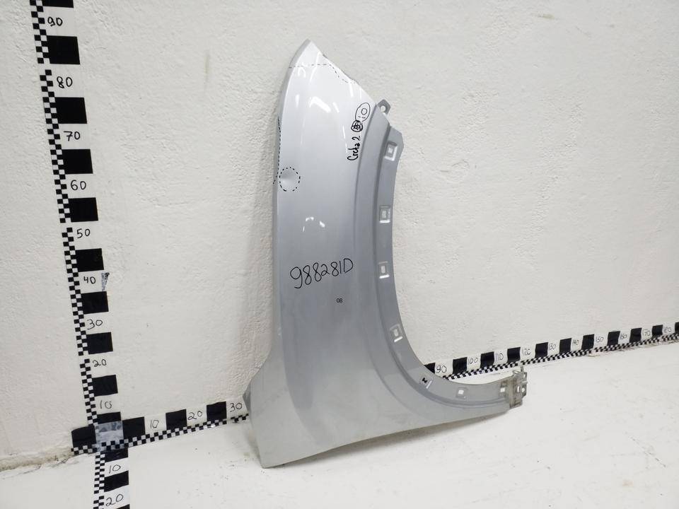 Крыло переднее правое