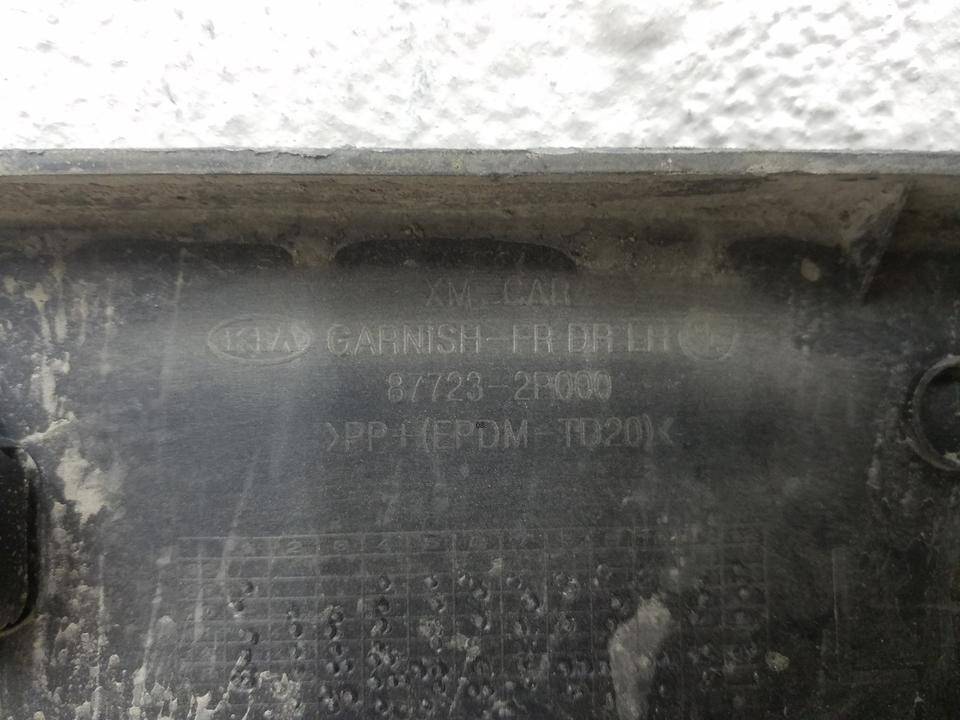 Накладка двери передней левой