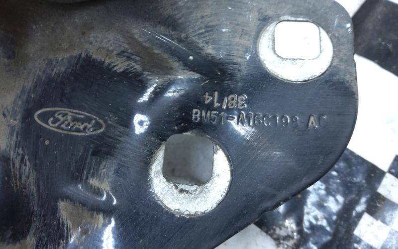 Крыло переднее правое