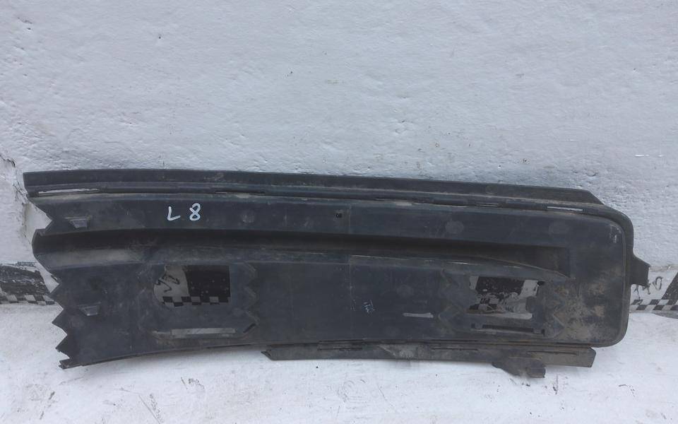 Заглушка бампера правая