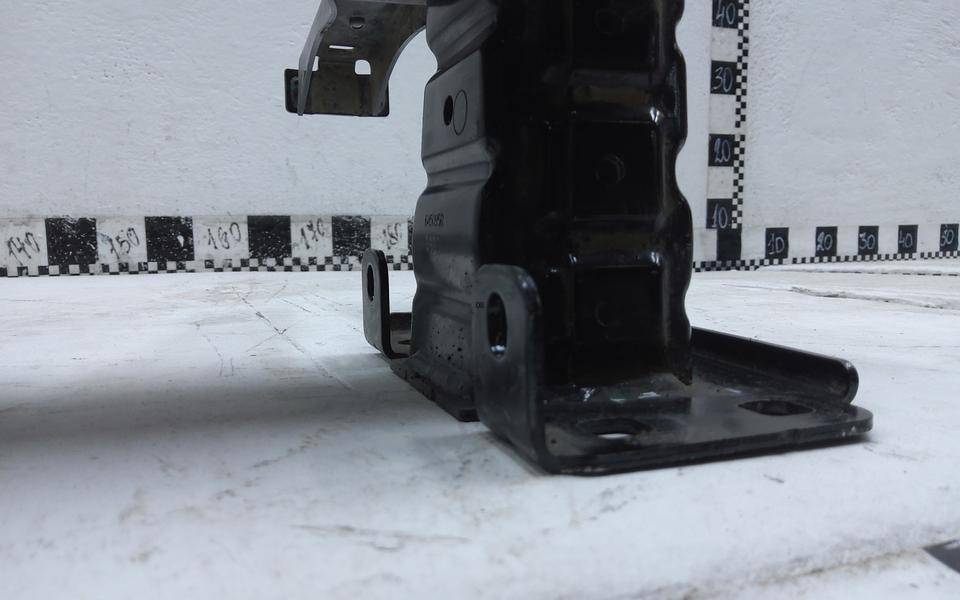 Усилитель переднего бампера