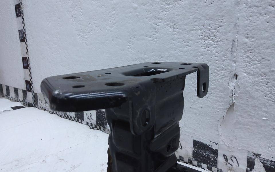 Усилитель переднего бампера