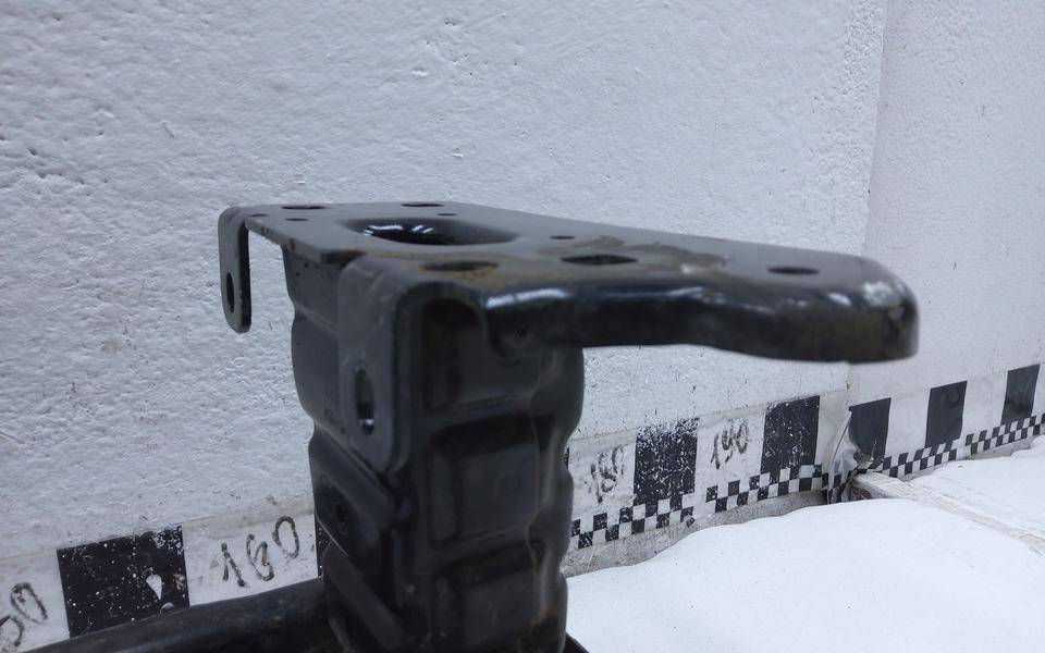 Усилитель переднего бампера