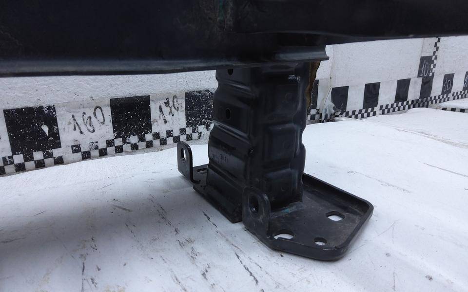 Усилитель переднего бампера