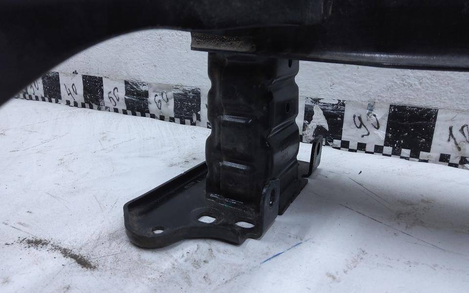 Усилитель переднего бампера