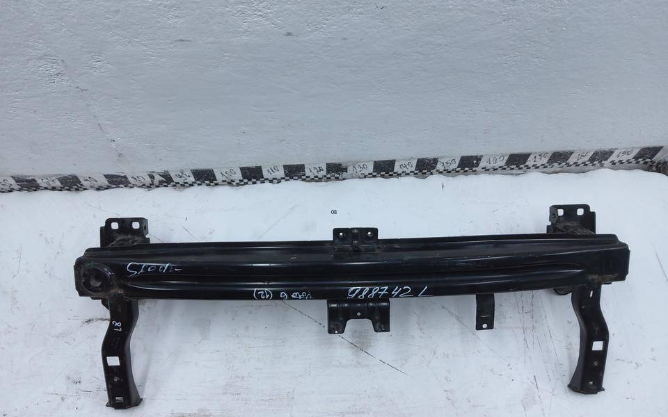 Усилитель переднего бампера