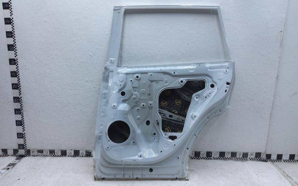 Дверь задняя правая