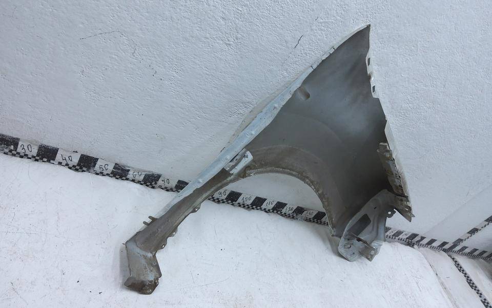 Крыло переднее левое
