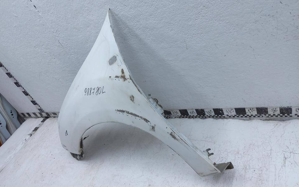 Крыло переднее левое