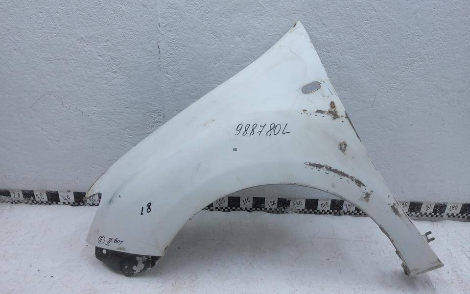 Крыло переднее левое