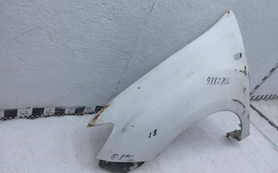 Крыло переднее левое