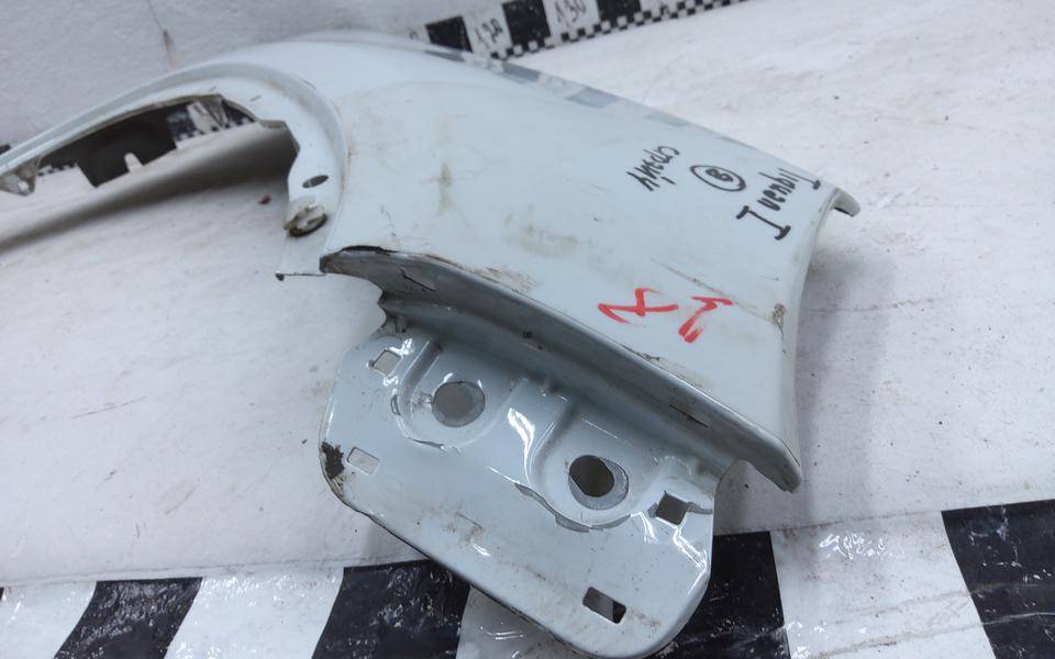 Крыло переднее правое