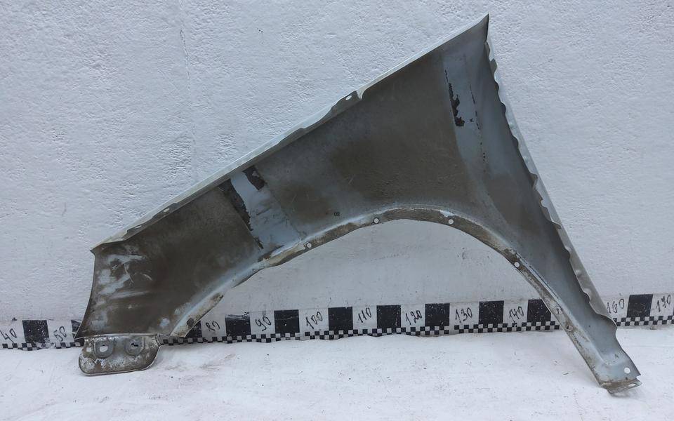 Крыло переднее правое