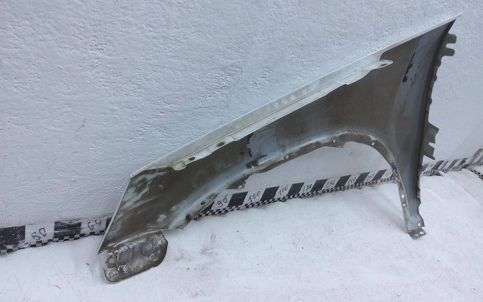 Крыло переднее правое