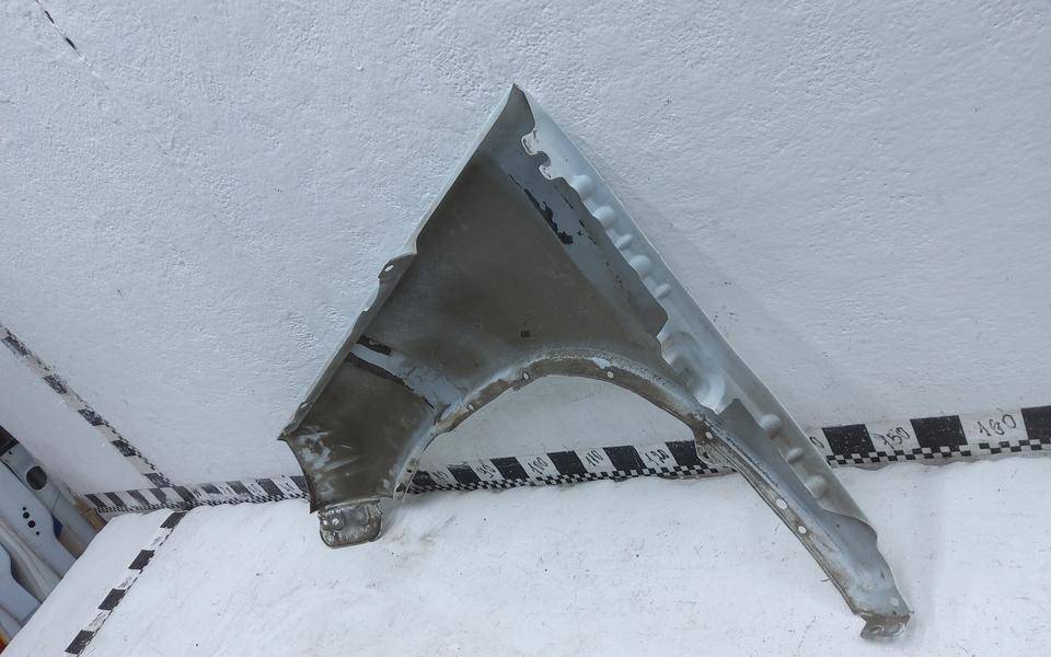 Крыло переднее правое