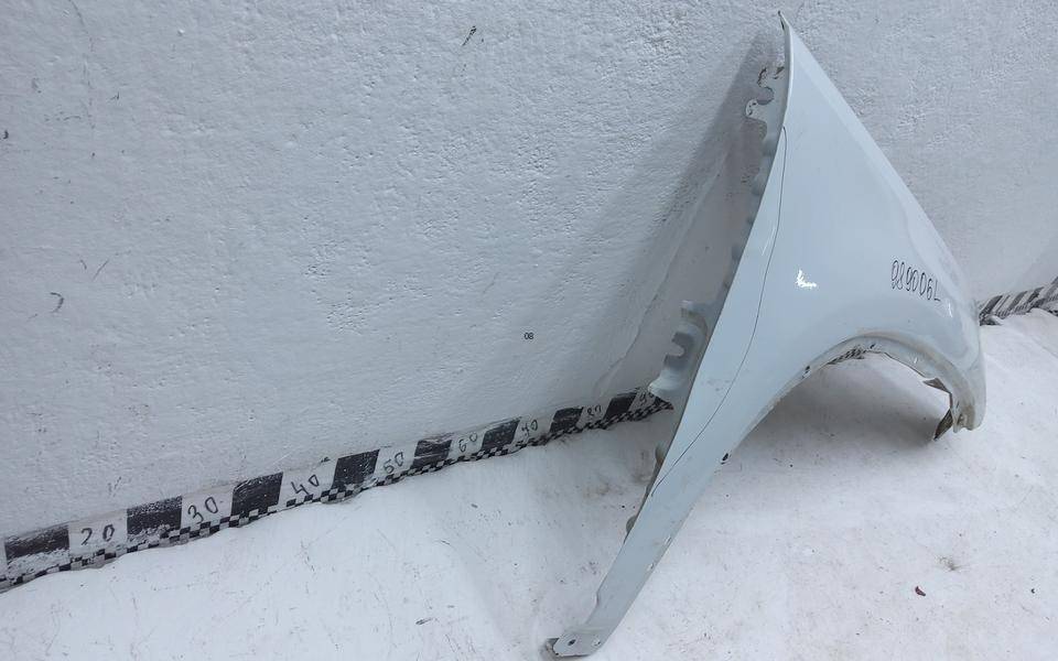 Крыло переднее правое