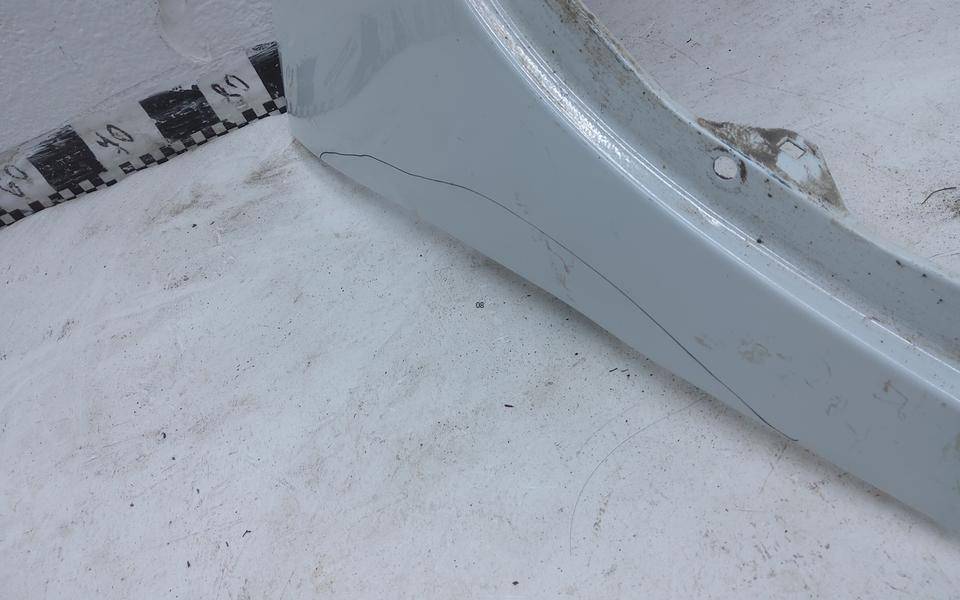 Крыло переднее правое