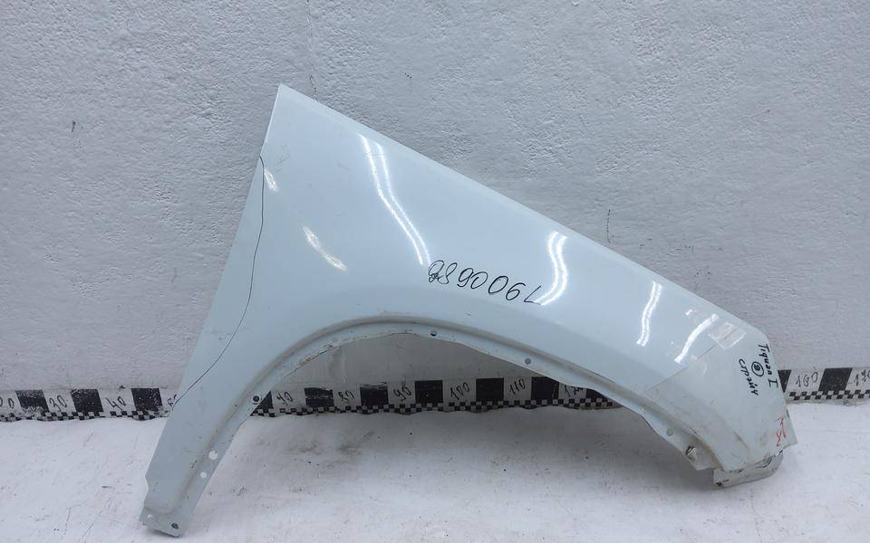 Крыло переднее правое