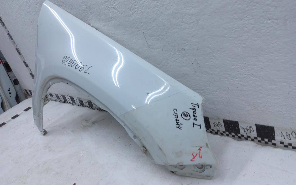 Крыло переднее правое