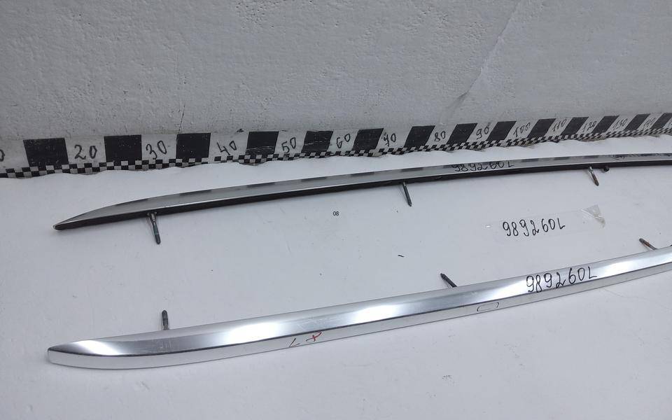 Рейлинг (релинг) левый (планка на крышу)