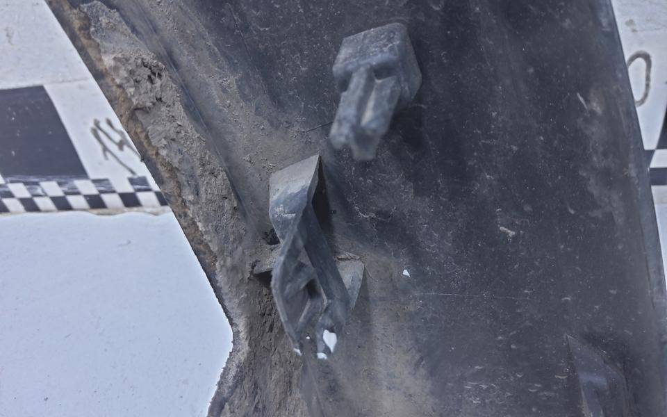 Накладка переднего крыла левого