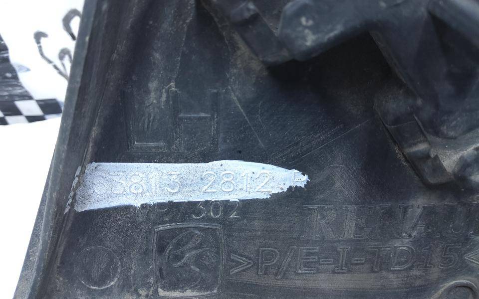 Накладка переднего крыла левого