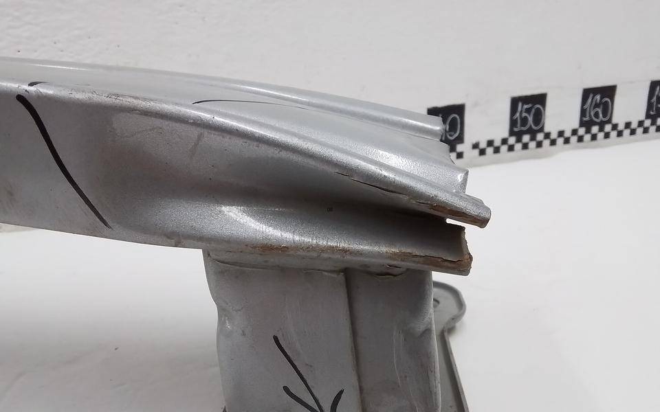 Усилитель переднего бампера