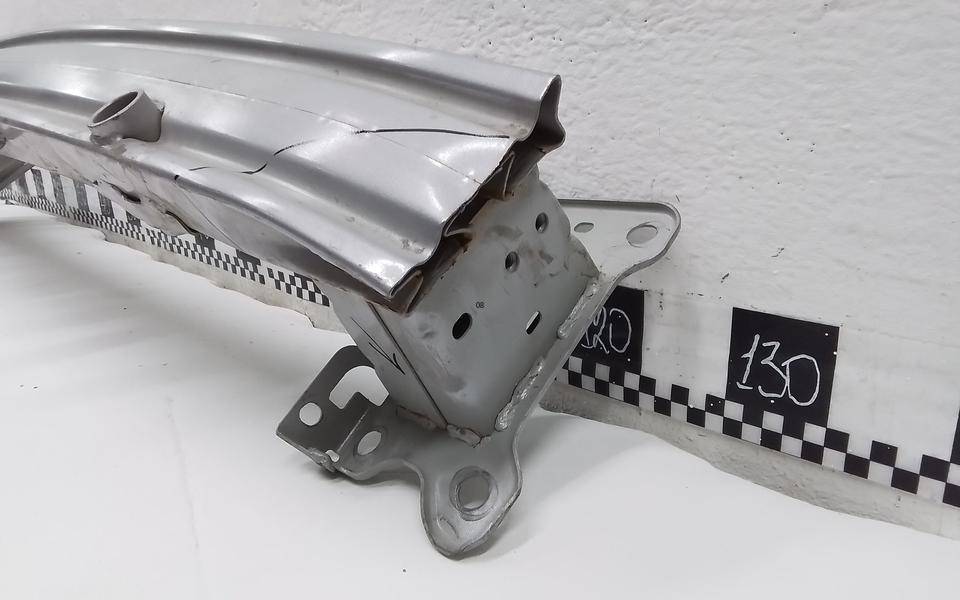 Усилитель переднего бампера