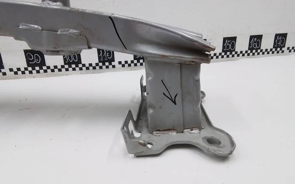 Усилитель переднего бампера